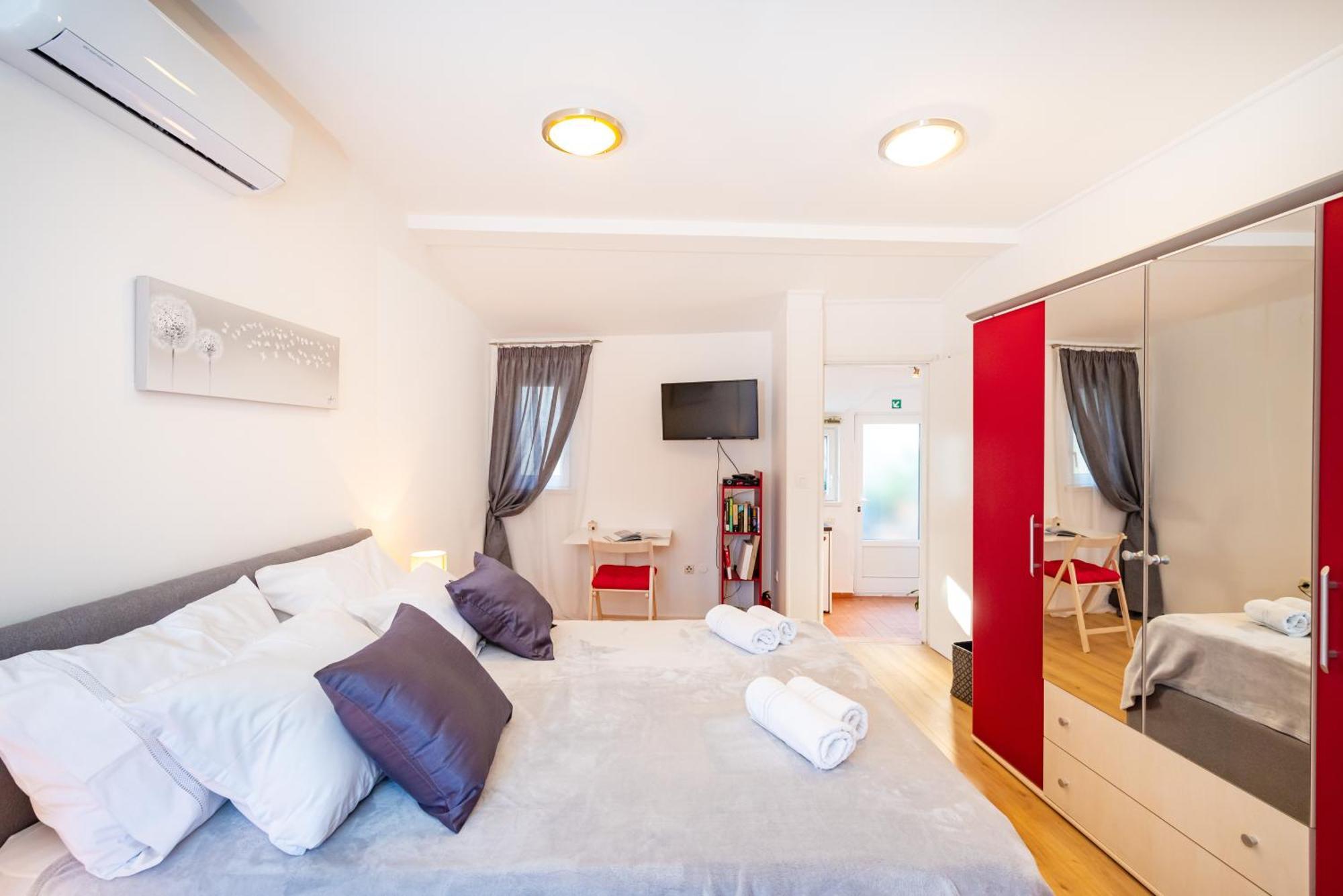 Mediterranean Terrace Apartment With Bikes & Sup Скрадин Екстериор снимка